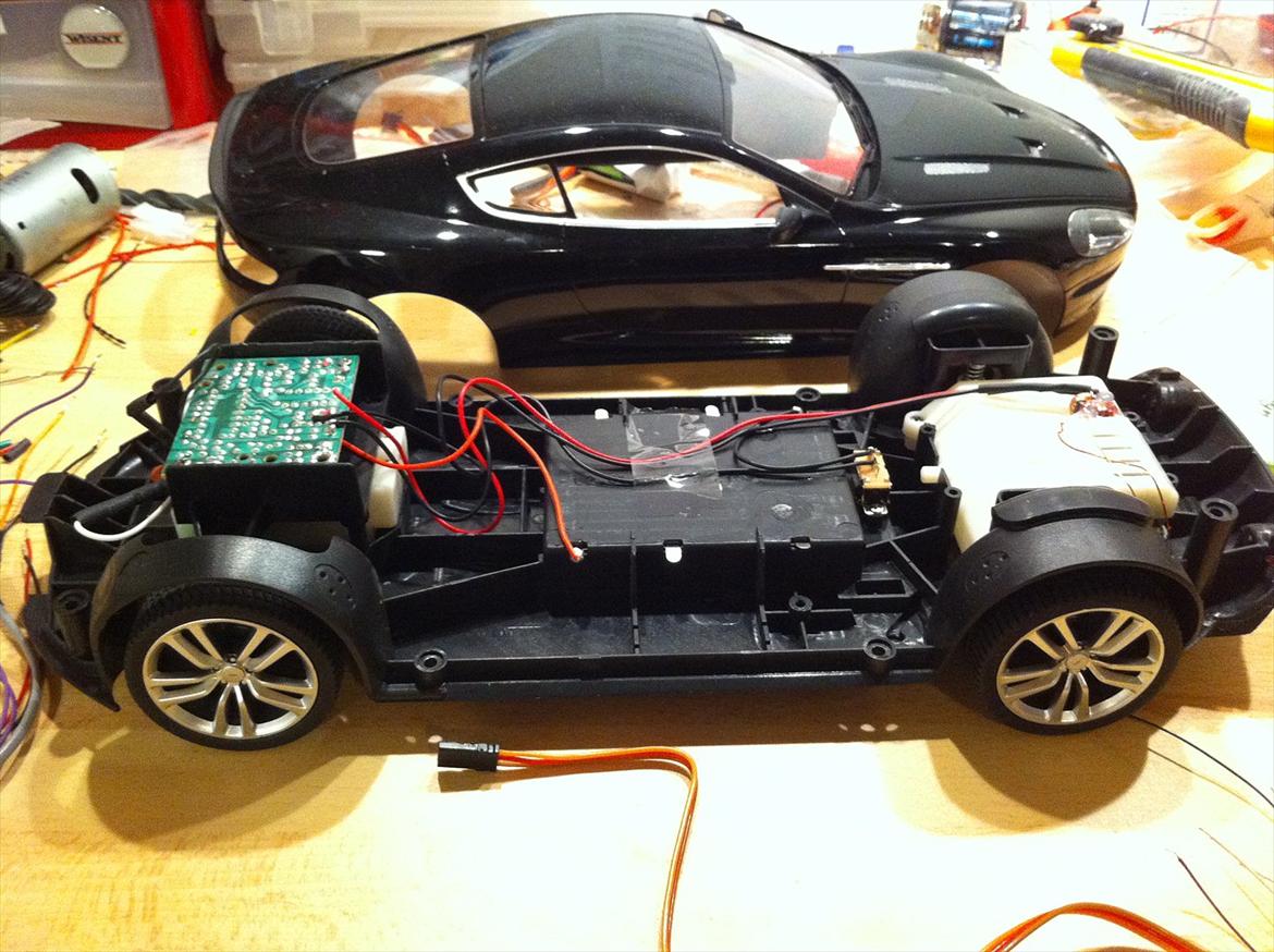 Bil | Aston Martin DBS - Kina elektronik...... Føj! billede 8