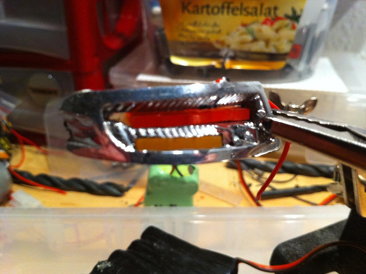 Bil | Aston Martin DBS - Sådan ser lygterne ud, inden bag lygteglasset... Synd at de ikke findes i klare dioder..... :( billede 10