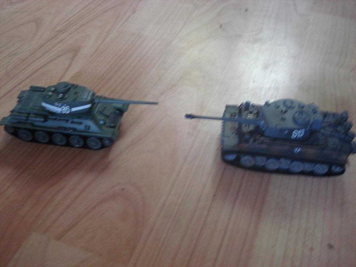 Militær GERMAN TIGER / SOVIET T34/85 billede 1