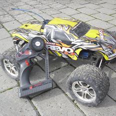 Truck Traxxas Revo 3.3