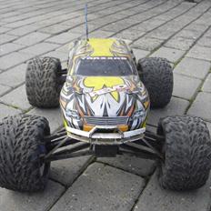 Truck Traxxas Revo 3.3