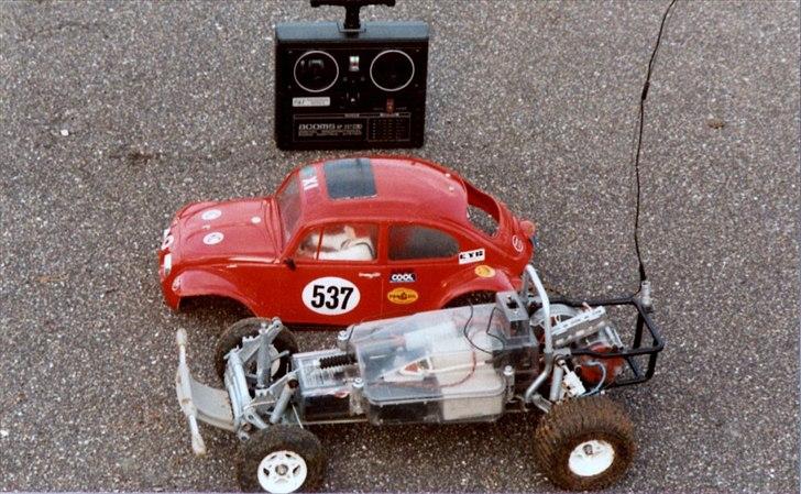 Buggy Sand Scorcher Tamiya - Min gamle buggy fra 1982 , fin model , billederne er ikke helt skarpe , de er jo også gamle. Ren nostalgi. Fjernstyringen er Acoms 2 kanal anlæg . billede 1