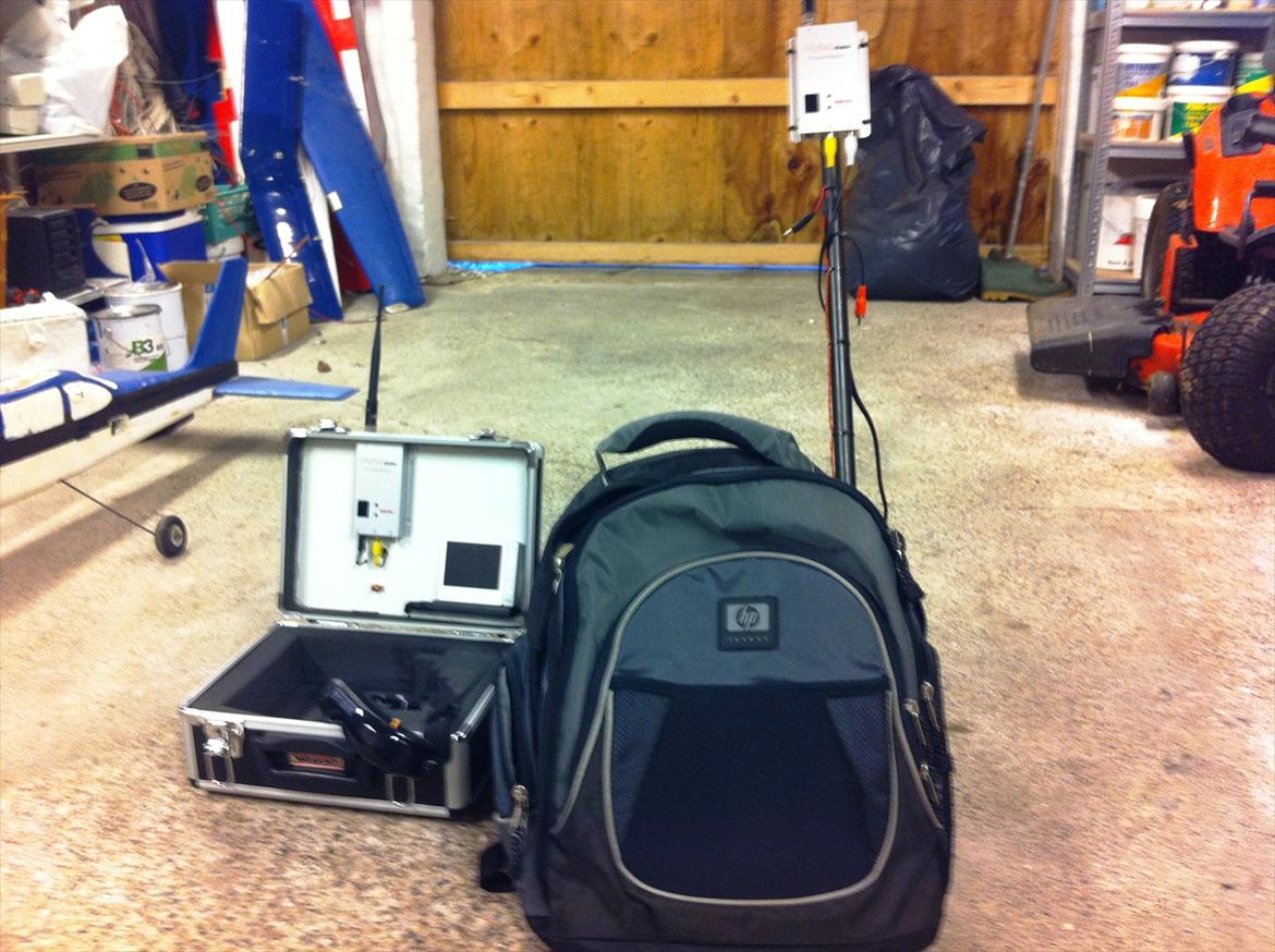 Off-Roader Wild willy 2 - En rygsæk med videobriller og videomodtager.
Og en kuffert med en lille 7" skærm hvor jeg kan optage video. billede 3