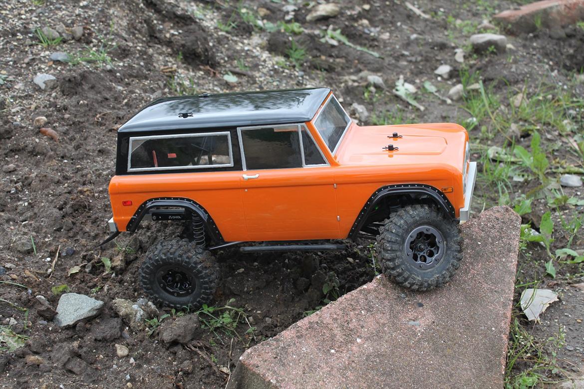 Off-Roader Axial SCX Ford Bronco - En lille Sten vi lige kravler lidt på billede 3