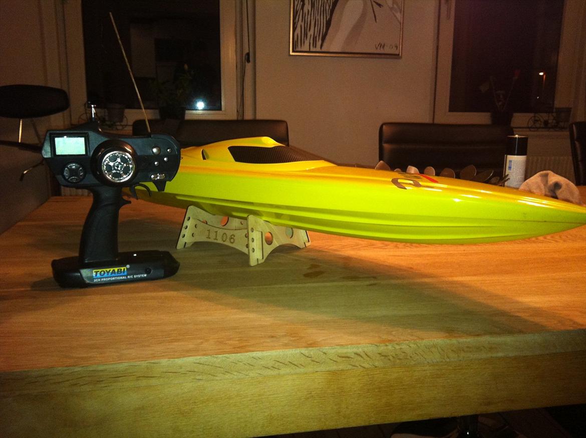 Båd Pussuit Brushless billede 1