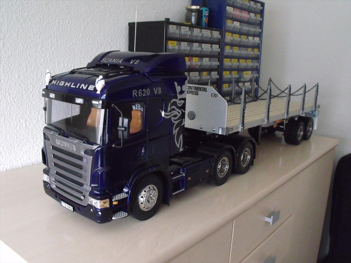 Lastbiler Scania R620 6X4 Tamiya - Så er der også kommet en sættevogn på . Tamiya flatbed trailer , godtnok i USA design , men skidt med det , den er flot. billede 13