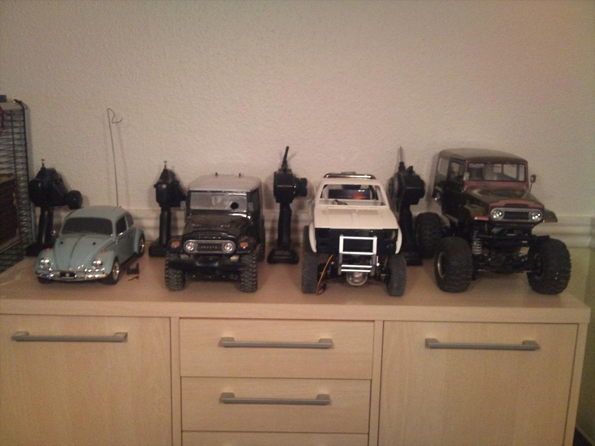 Off-Roader tamiya higlux - garagen som den ser ud lige nu, den mindste er kærestens billede 5