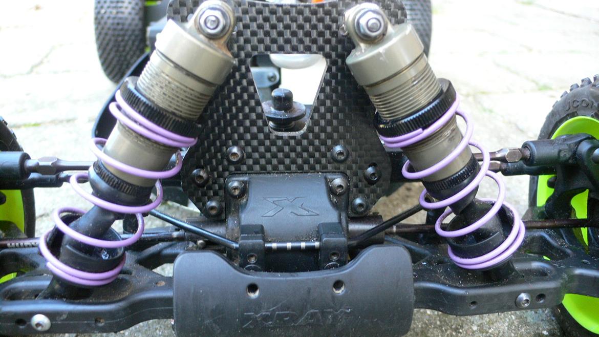 Buggy XRay XB 808 2011 specs - front tower billede 4