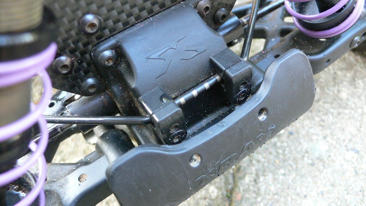 Buggy XRay XB 808 2011 specs - Bumper (original bumper) Der sidder nu DE bumpers på :) billede 12