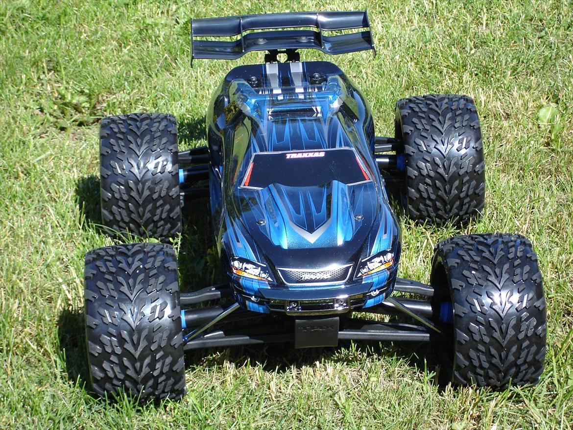 Buggy E Revo Org brushless Edition - E Revo'en på græs.. billede 5