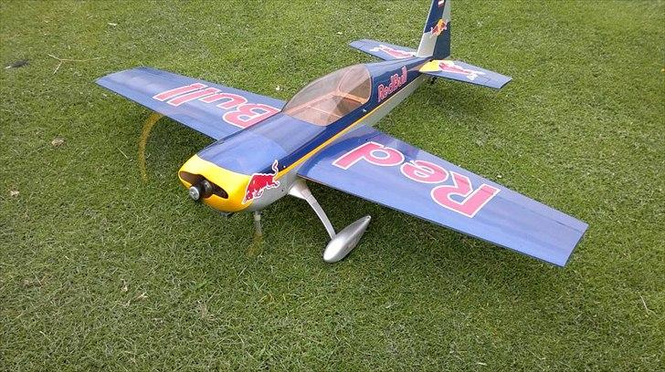 Fly Flitework Extra 300 LP Red Bull billede 1