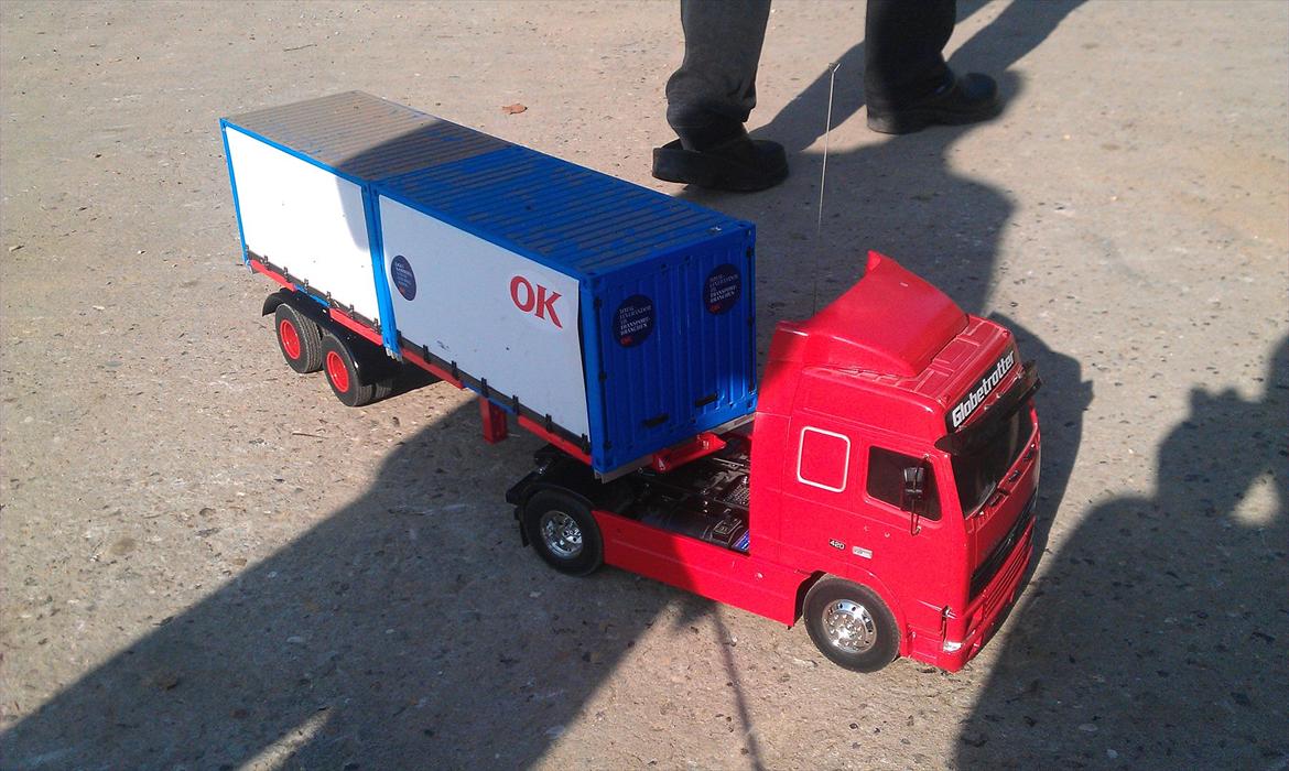 Lastbiler Volvo FH12 / Solgt - Ude og køre i Durup. Stadig standart. Der kommer et album med traileren. billede 1