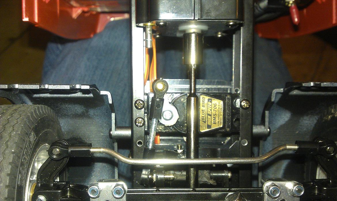 Lastbiler Volvo FH12 / Solgt - Lidt om hvordan jeg har lavet styring af de 2 servoer der styre hæve/sænke og dreje billede 17