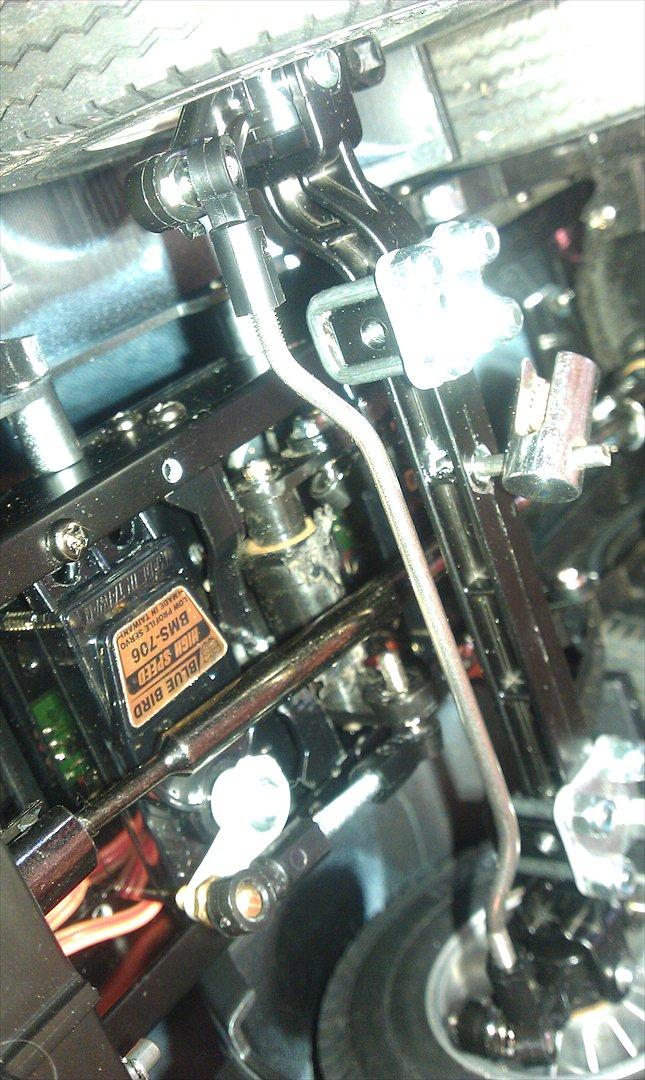 Lastbiler Volvo FH12 / Solgt - Lidt om hvordan jeg har lavet styring af de 2 servoer der styre hæve/sænke og dreje billede 20