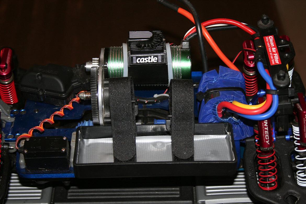 Off-Roader ET-Maxx [recycled] - batteri skuffe hvor der er god plads til 6s lipo billede 16