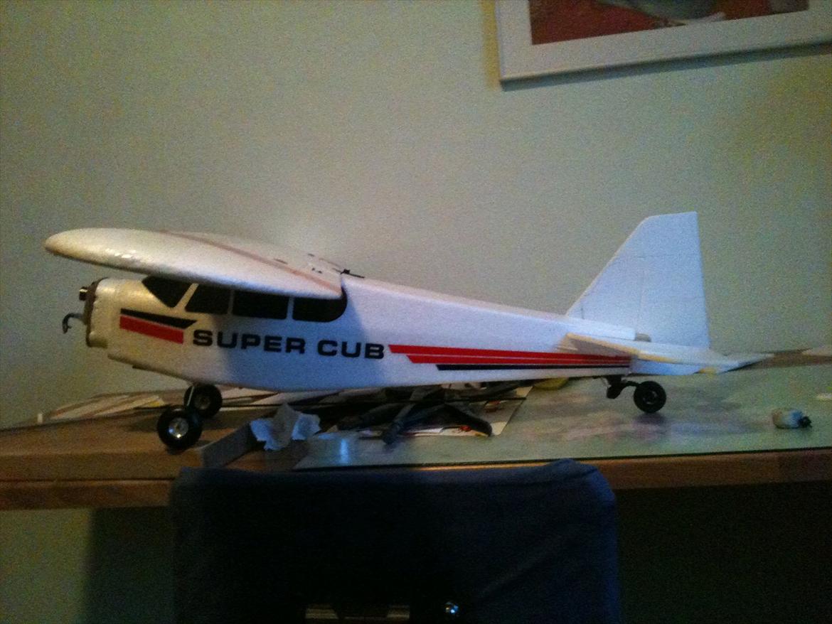 Fly Supercub PA-18 - jeg syntes det ser ok ud, ikke for stort eller for småt.. :P billede 13