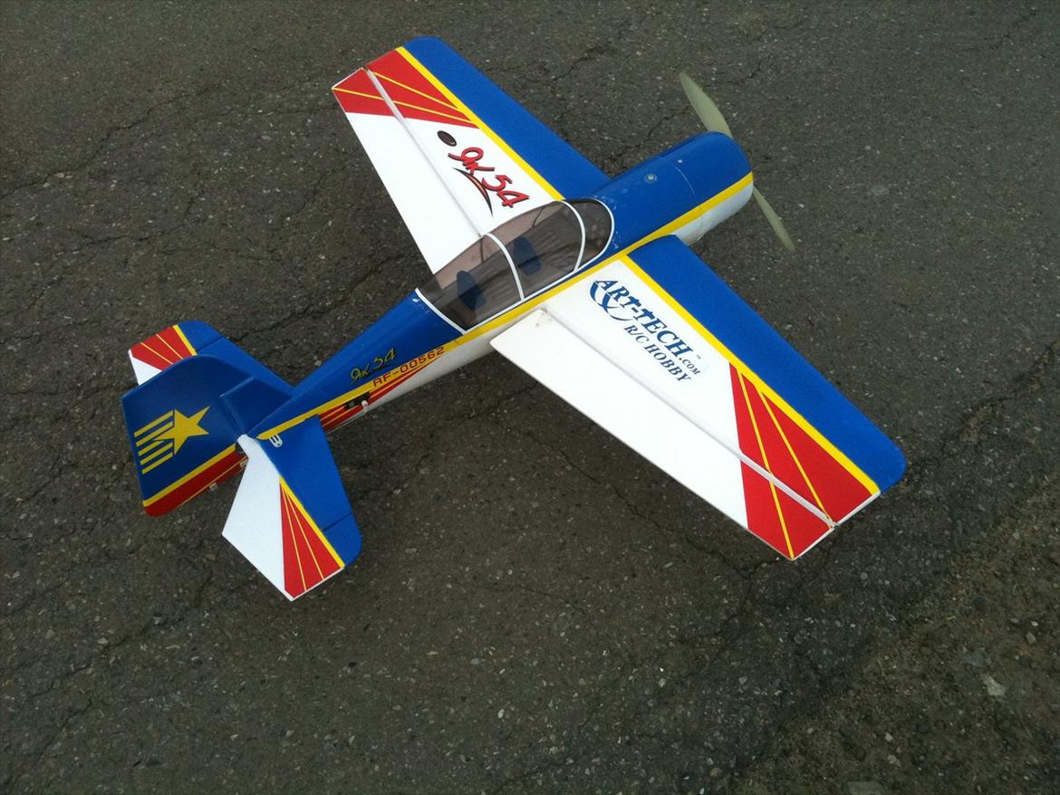 Fly Art-Tech YAK-54 3D - her gør man klar til flyvning. billede 4