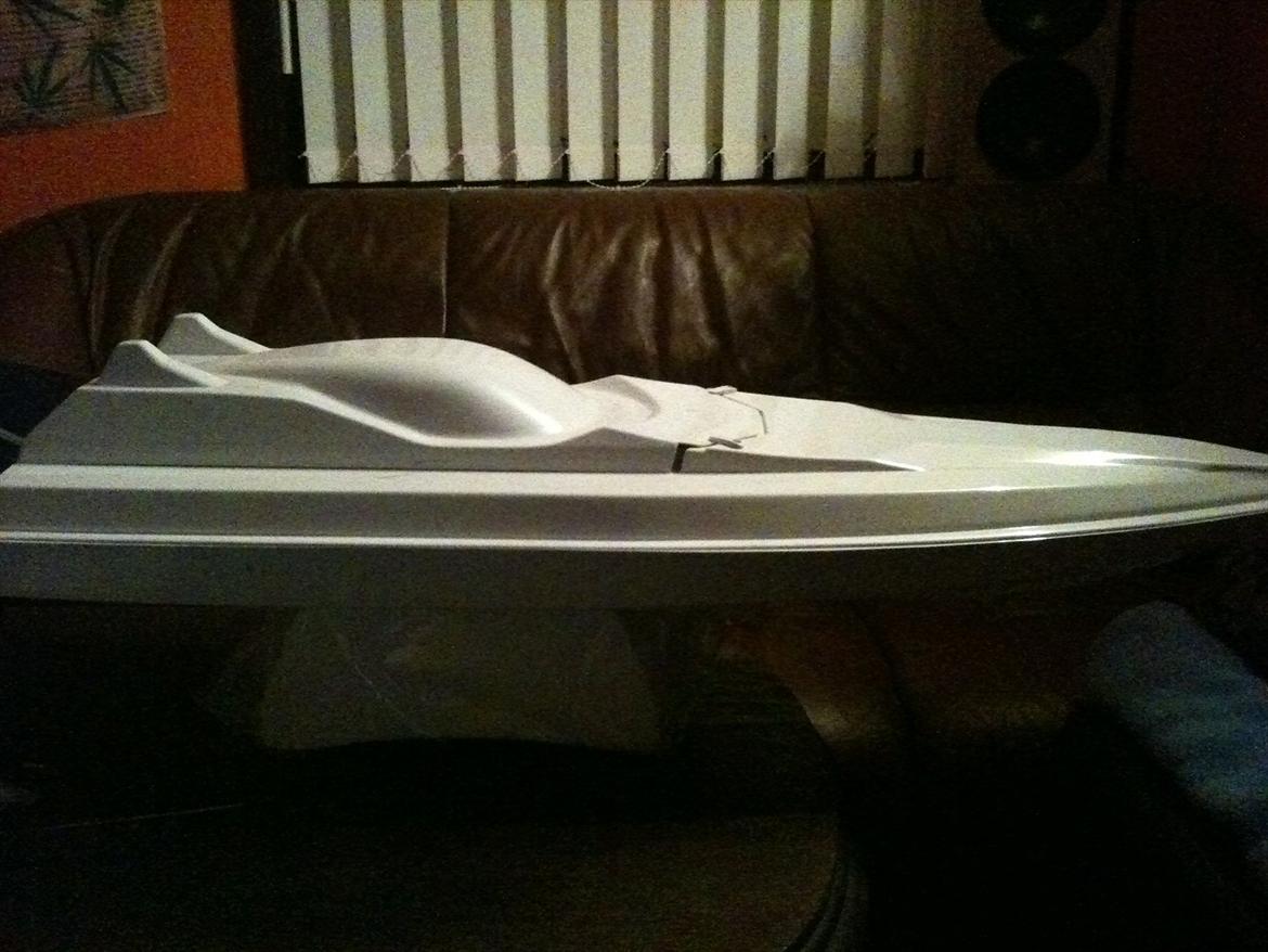 Båd Kyosho BlueStreak 800 GP - Ja der mangler sku noget farve, glimmer og lir ;) billede 2