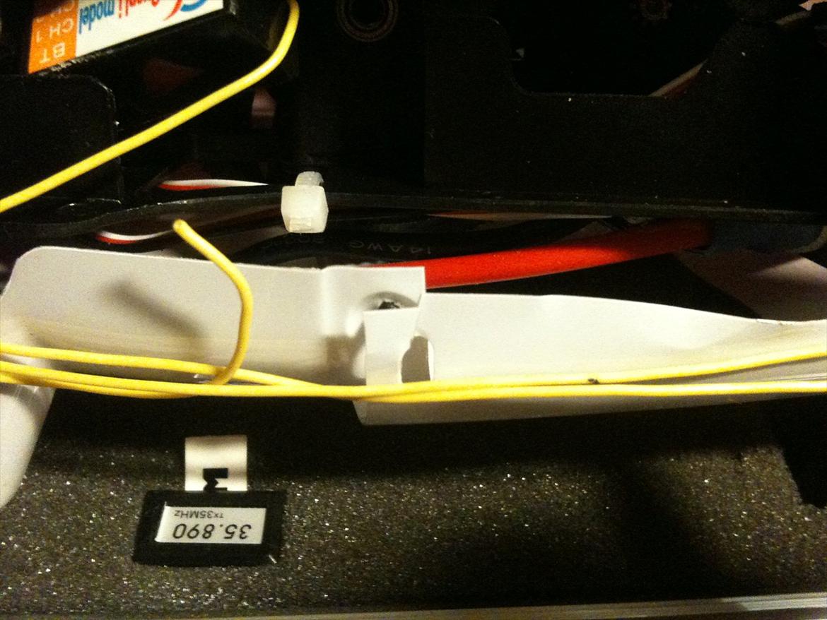 Helikopter ESky Belt CP CX 450 - lidt mere på fuselagen som man kan se er flægget, must have new :P  billede 7