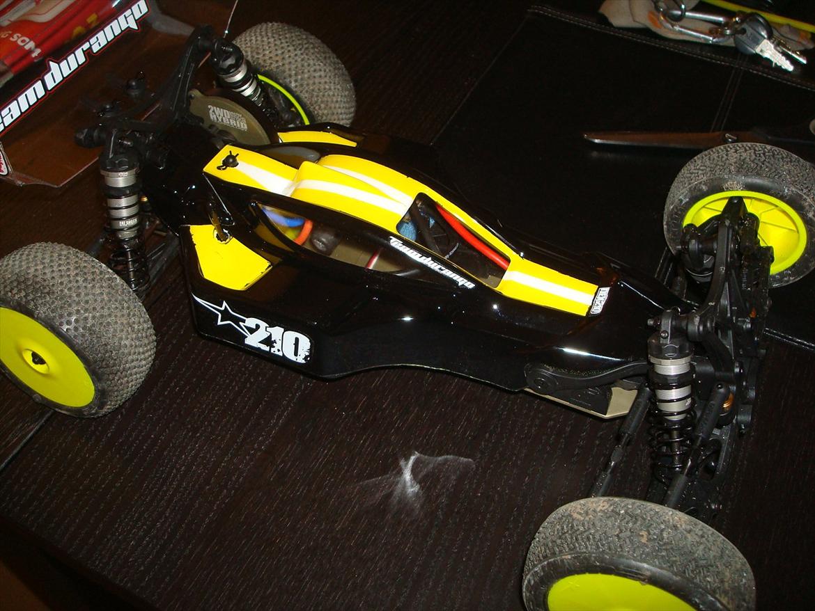 Buggy Team Durango DEX210 - Manglede lige et billede af karossen. billede 18