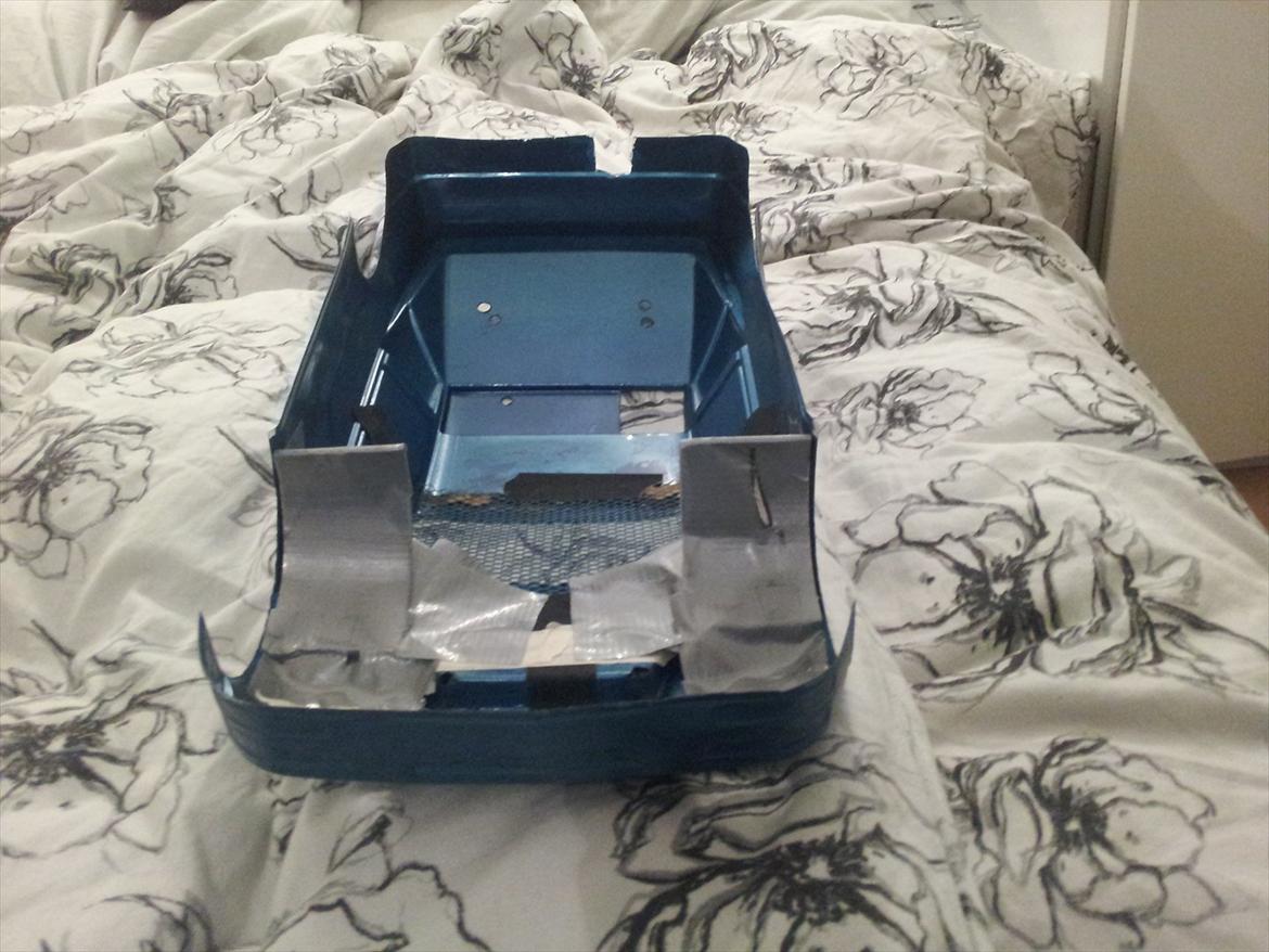 Bil HL Sprint 4WD Nitro  - Hjemme lave skærm kasser, så der ikke flyver småsten ovs.. ind på gearing ovs.  billede 10