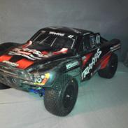 Off-Roader Slash 4x4 Brushless 2,4GHz