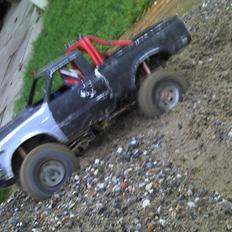 Off-Roader Tamiya Toyota Hilux Junkyard dog 