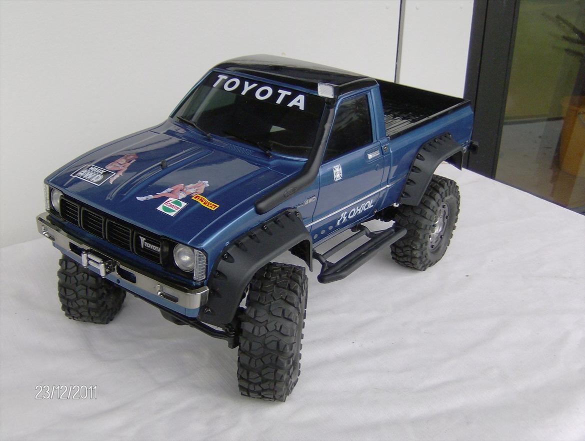 Off-Roader Axial SCX-10 hilux / dingo RTR billede 1