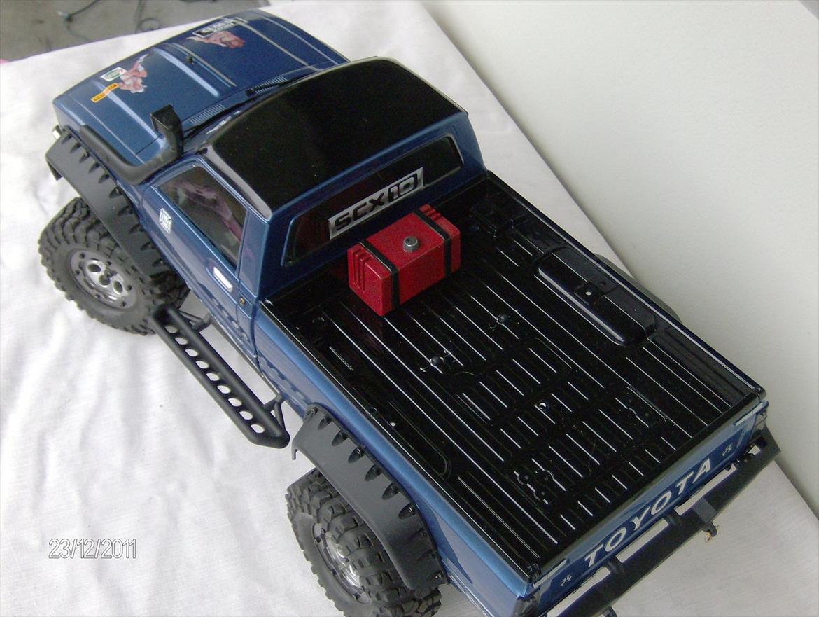 Off-Roader Axial SCX-10 hilux / dingo RTR billede 4