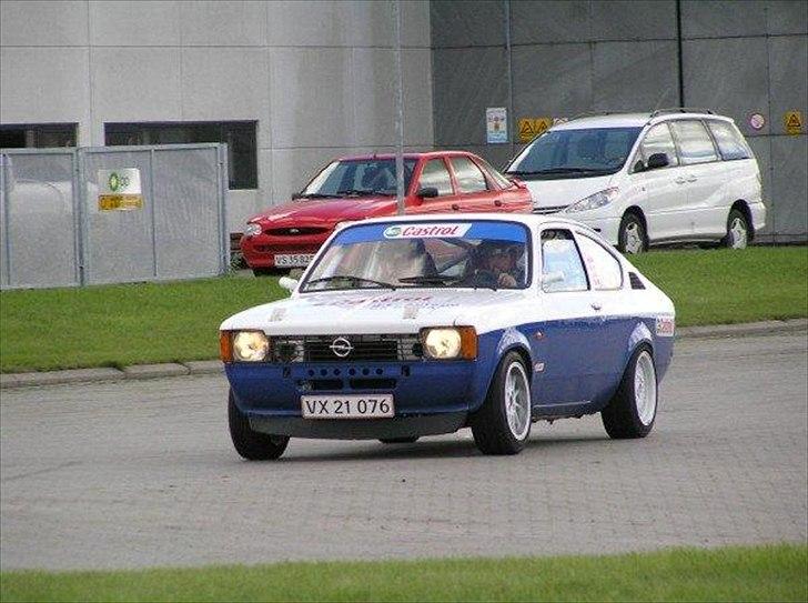 Bil BMW M3 Tamiya TT-01 - Her er min Racer, kunne godt tænke mig et karosseri af denne model i 1:10 billede 12