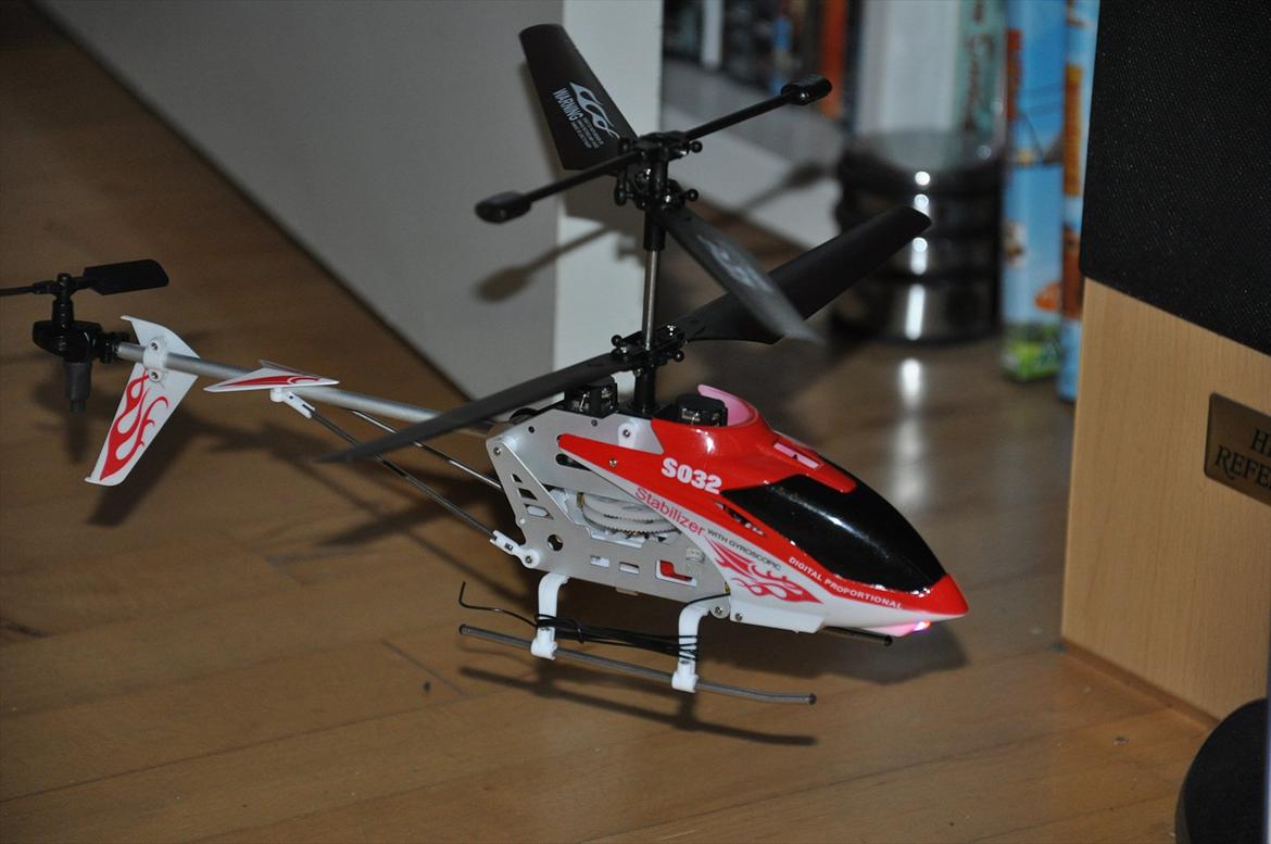 Helikopter Pure Racing S032 billede 1