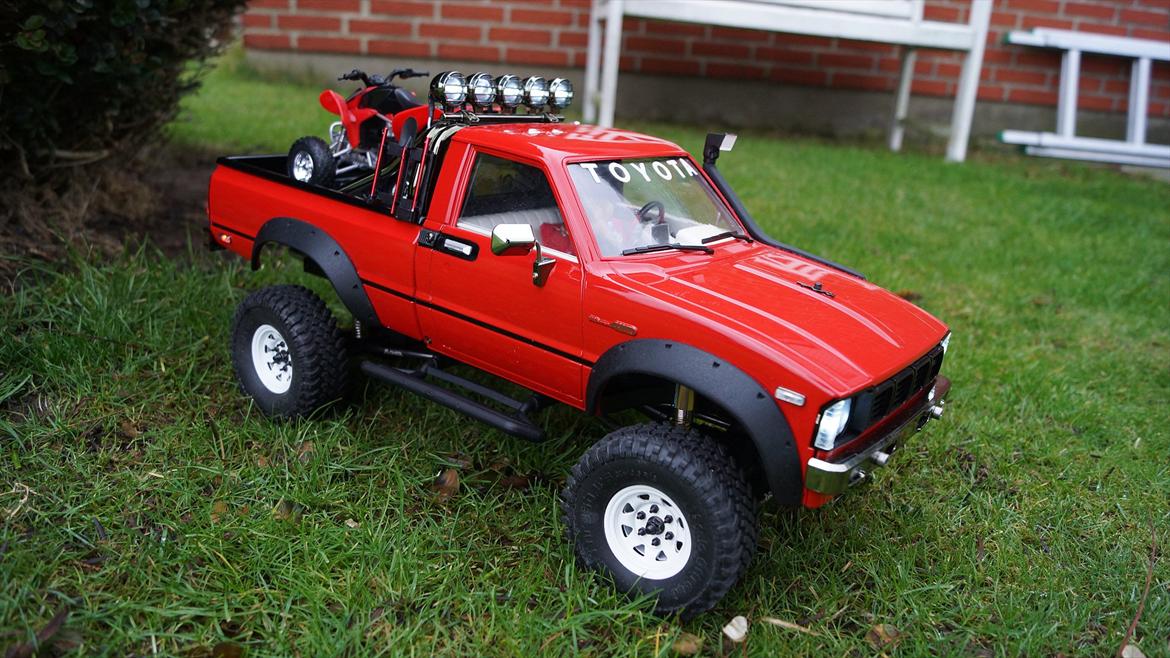 Bil Axial SCX-10 Babe's Hilux truck  billede 1