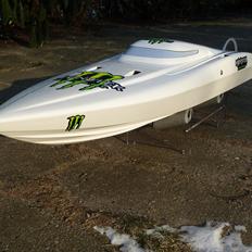 Båd Monster Revolution