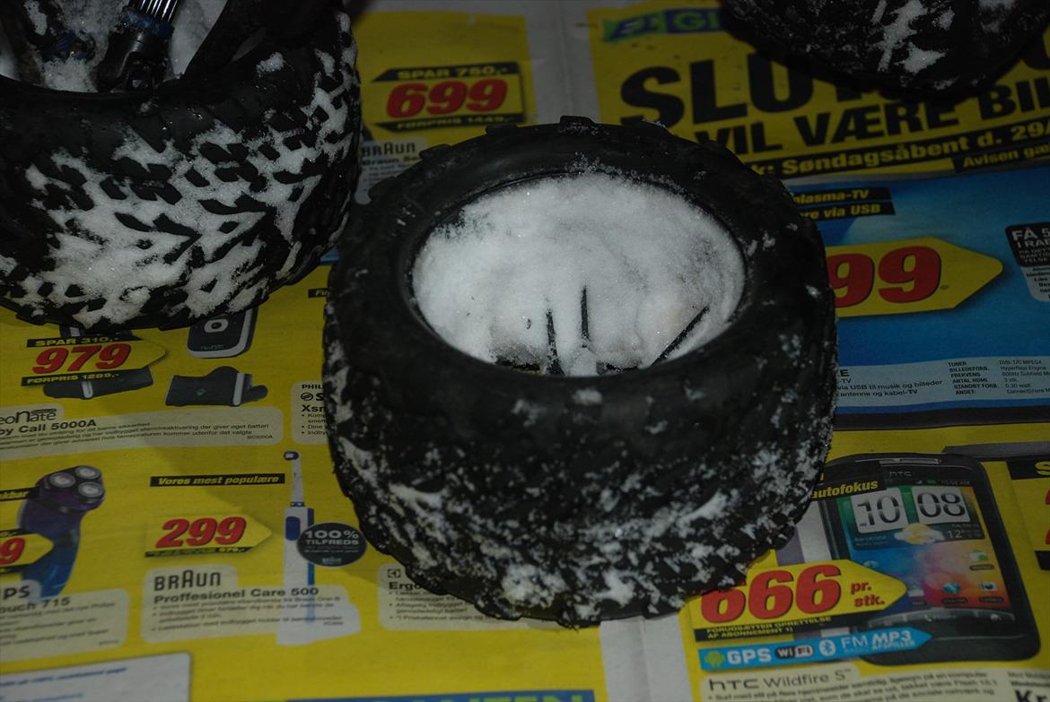 Truck Traxxas E-maxx - dette er det ene forhjul... møtrikken faldt af og lod hjulet forsætte... billede 10