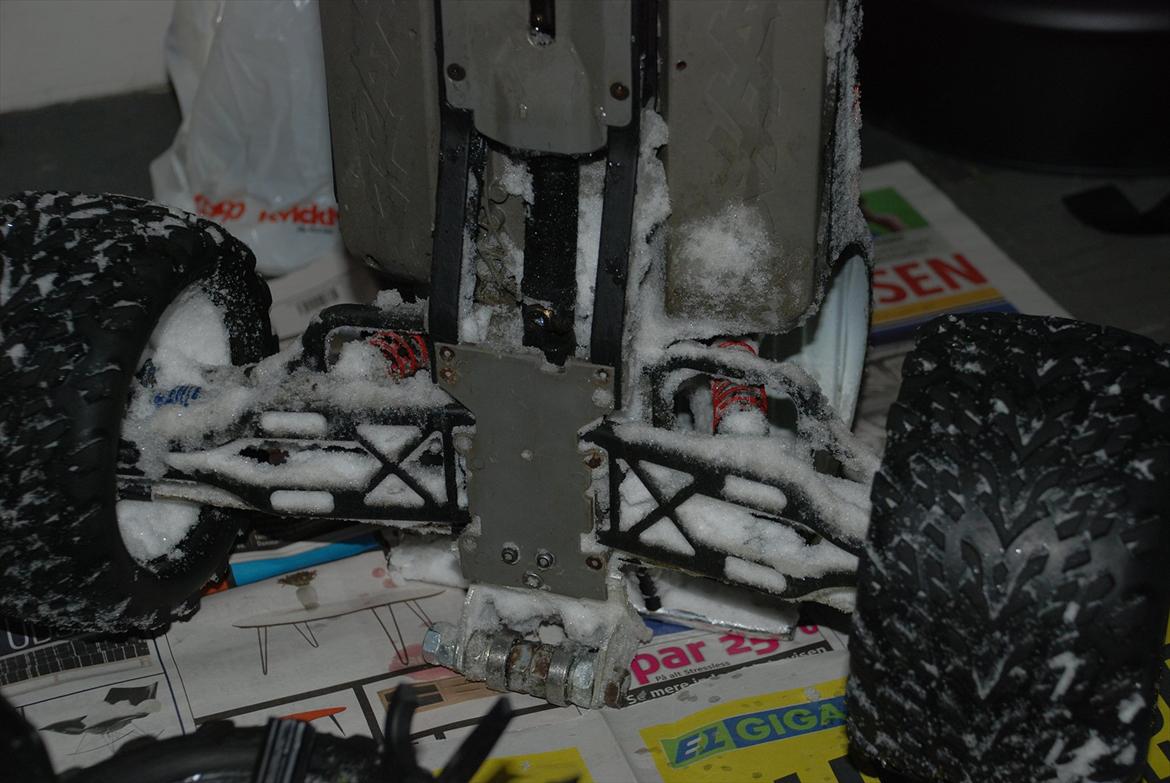 Truck Traxxas E-maxx - den er bare blevet pakket ind i sne:P billede 11