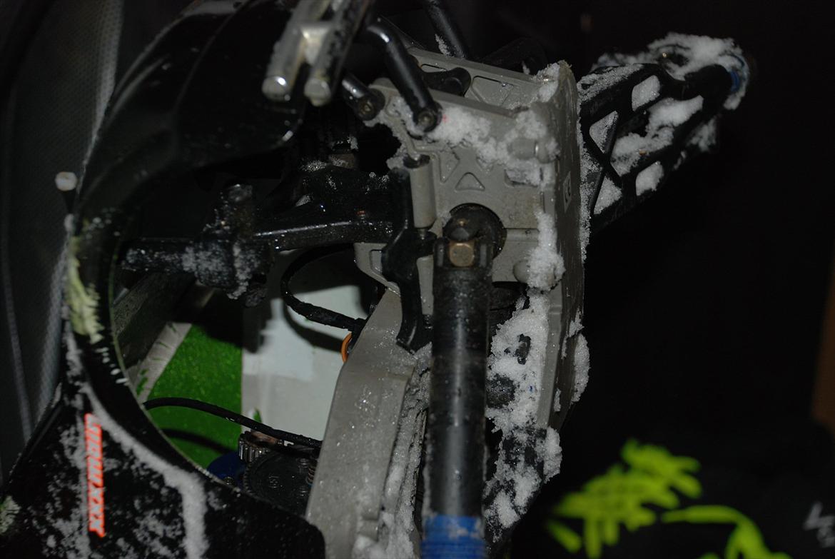 Truck Traxxas E-maxx - NÅÅRH... det er den andet hjul der manger... billede 13