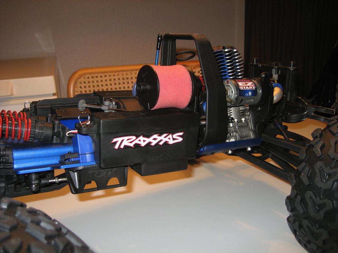 Off-Roader TRX REVO 3,3 (solgt/byttet) - der skal da stå TRaxxas selv når den ikke har "body" på.....
 billede 7