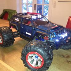 Off-Roader Traxxas Summit