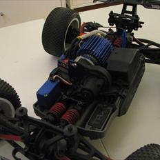 Bil Traxxas. E-Revo 1/16