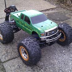 Truck E-Maxx 3908