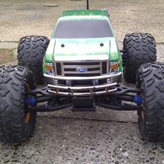 Truck E-Maxx 3908