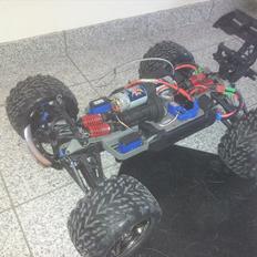 Bil Traxxas E-Revo