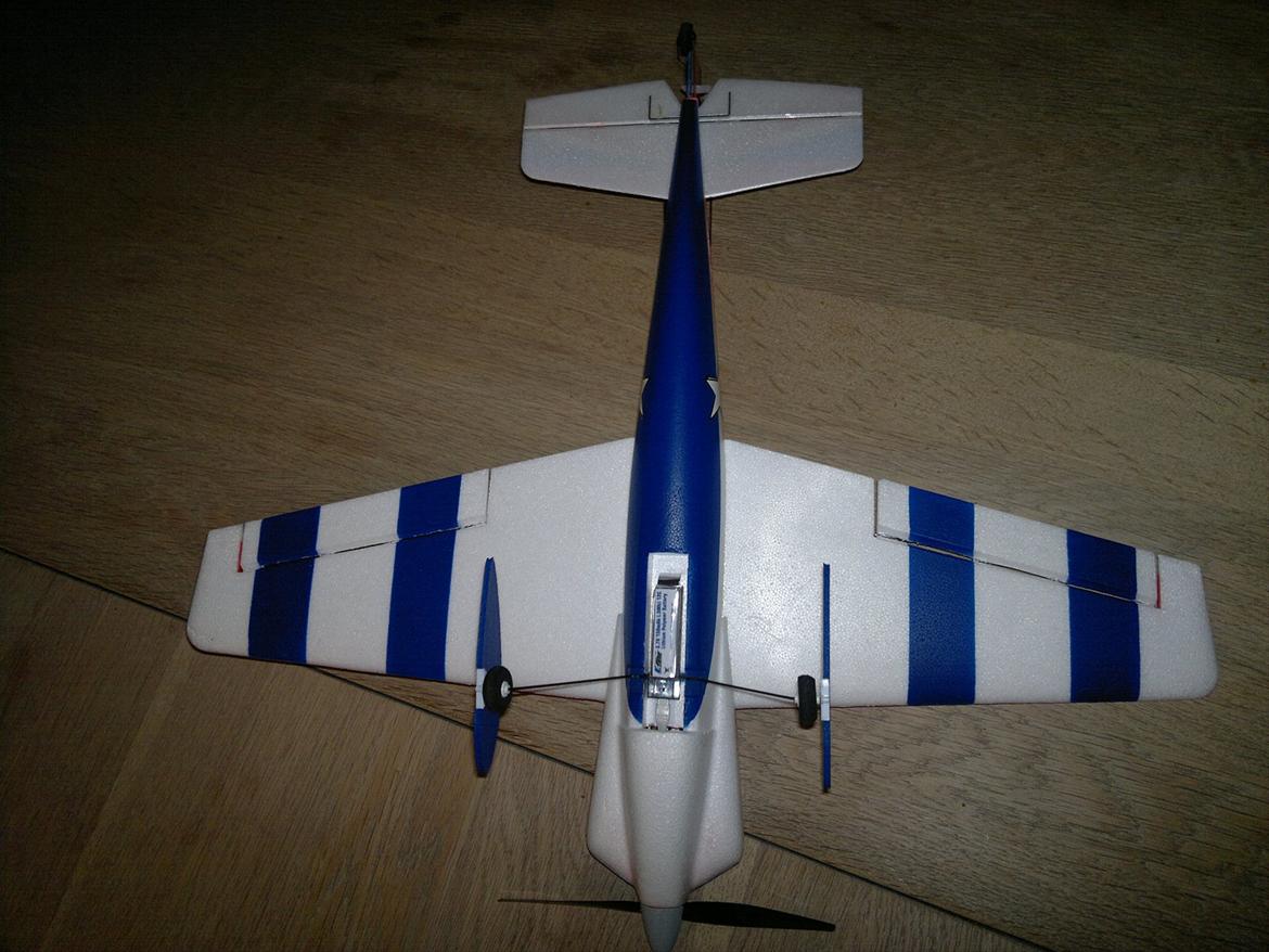 Fly Parkzone Ultra Micro Pole Cat BNF - Batt install billede 3