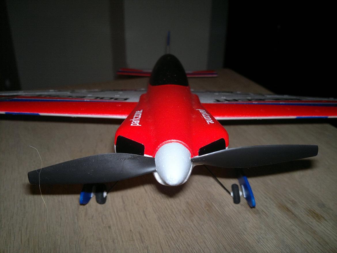 Fly Parkzone Ultra Micro Pole Cat BNF - Fin lille spinner og prop billede 10