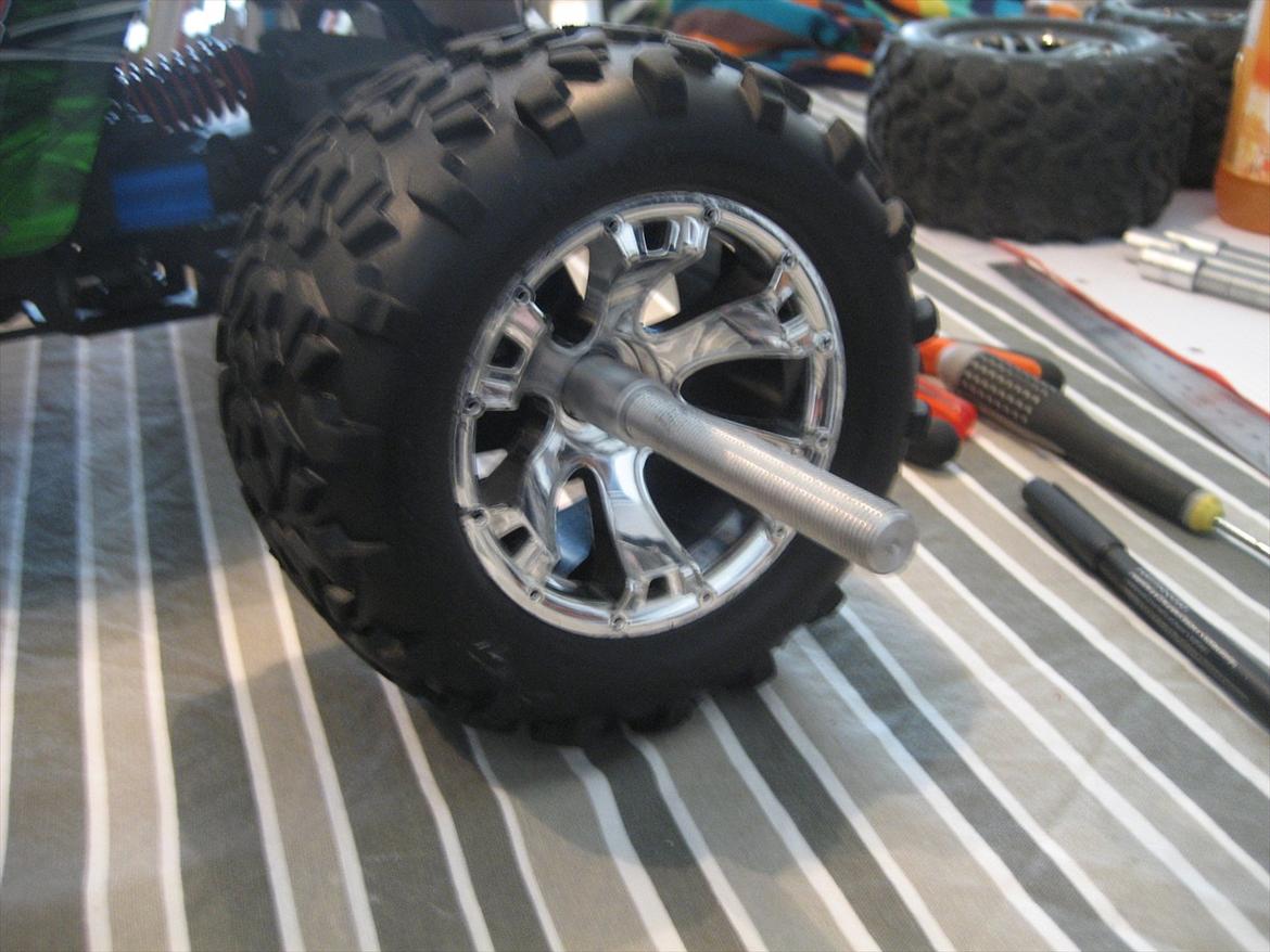 Off-Roader TRX REVO 3,3 (solgt/byttet) - hjulbolt forlænger monteres i stedet for møtrikken, billede 13