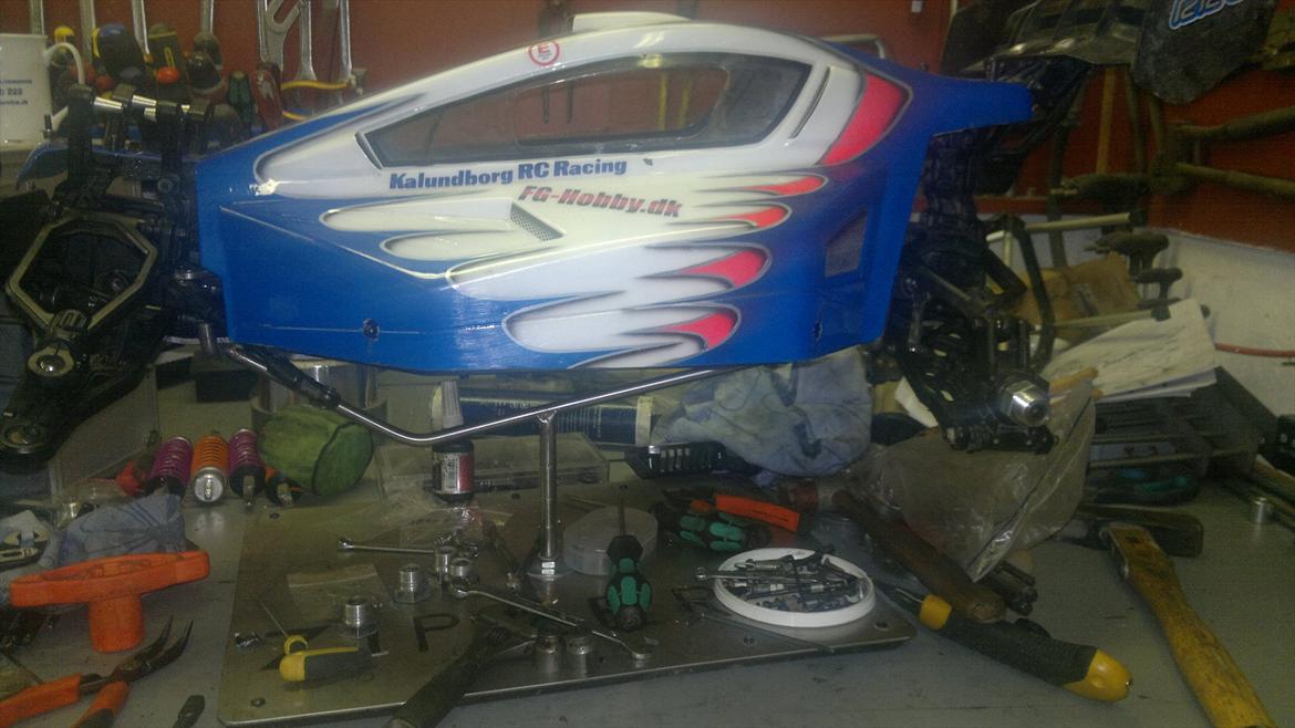 Off-Roader mcd race runner v4 - ny karosse og bilen er ikke helt kører klar endnu som i kan se . billede 5