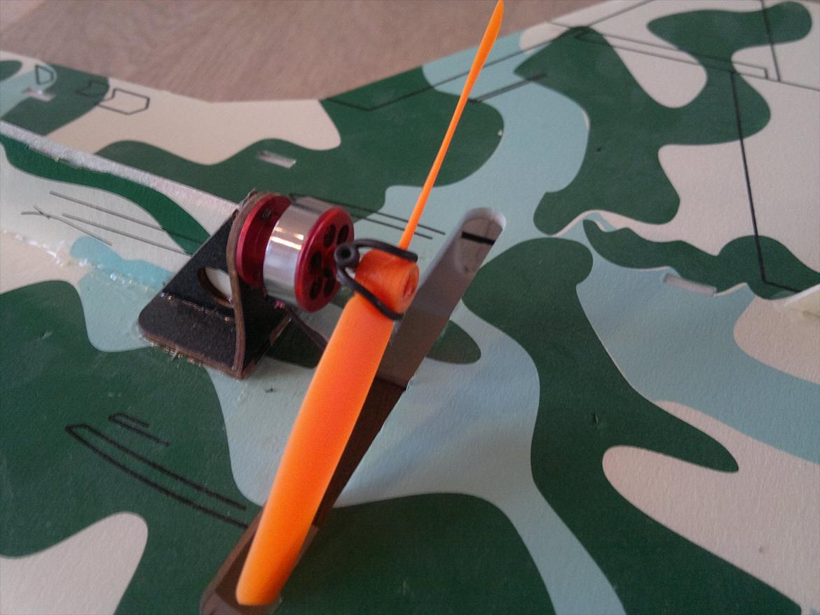 Fly Mini F 35 in-door - Den lille motor.
Dog ikke nok power til at "hænge" i luften billede 7