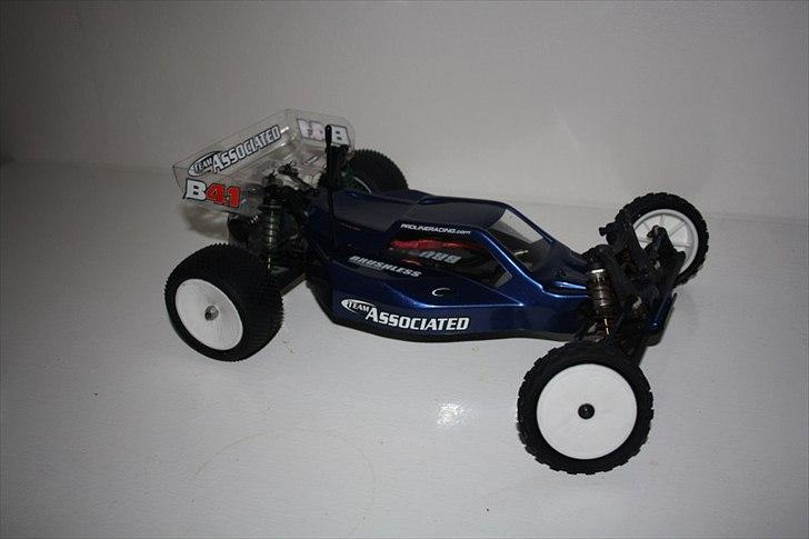 Bil b4.1 Factory Team billede 4