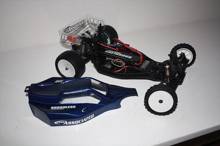 Bil b4.1 Factory Team billede 1