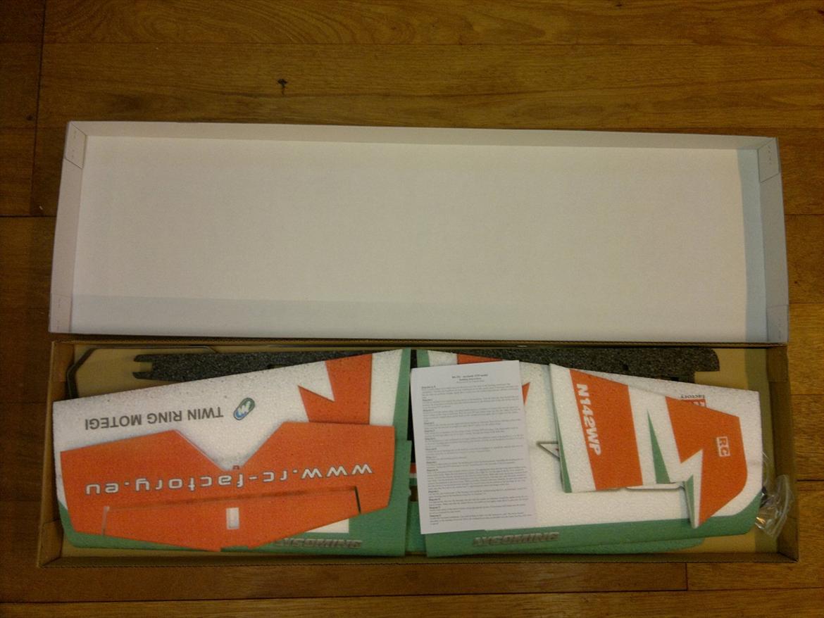 Fly RS 352  EPP MODEL FOR EXTREME AND 3D AEROBATICS - Kassen lige åbnet, alt var 100 % iorden lå godt pakket ind billede 8